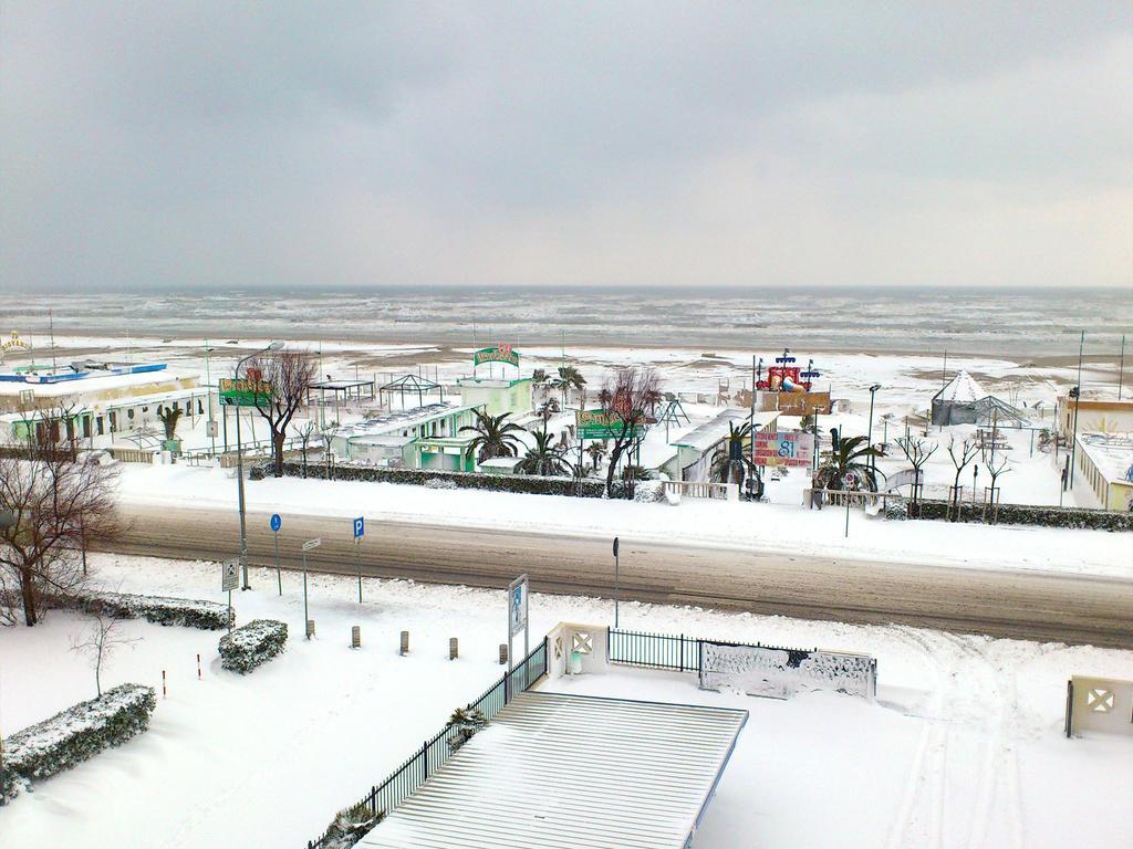 Hotel Cobalto Римини Екстериор снимка