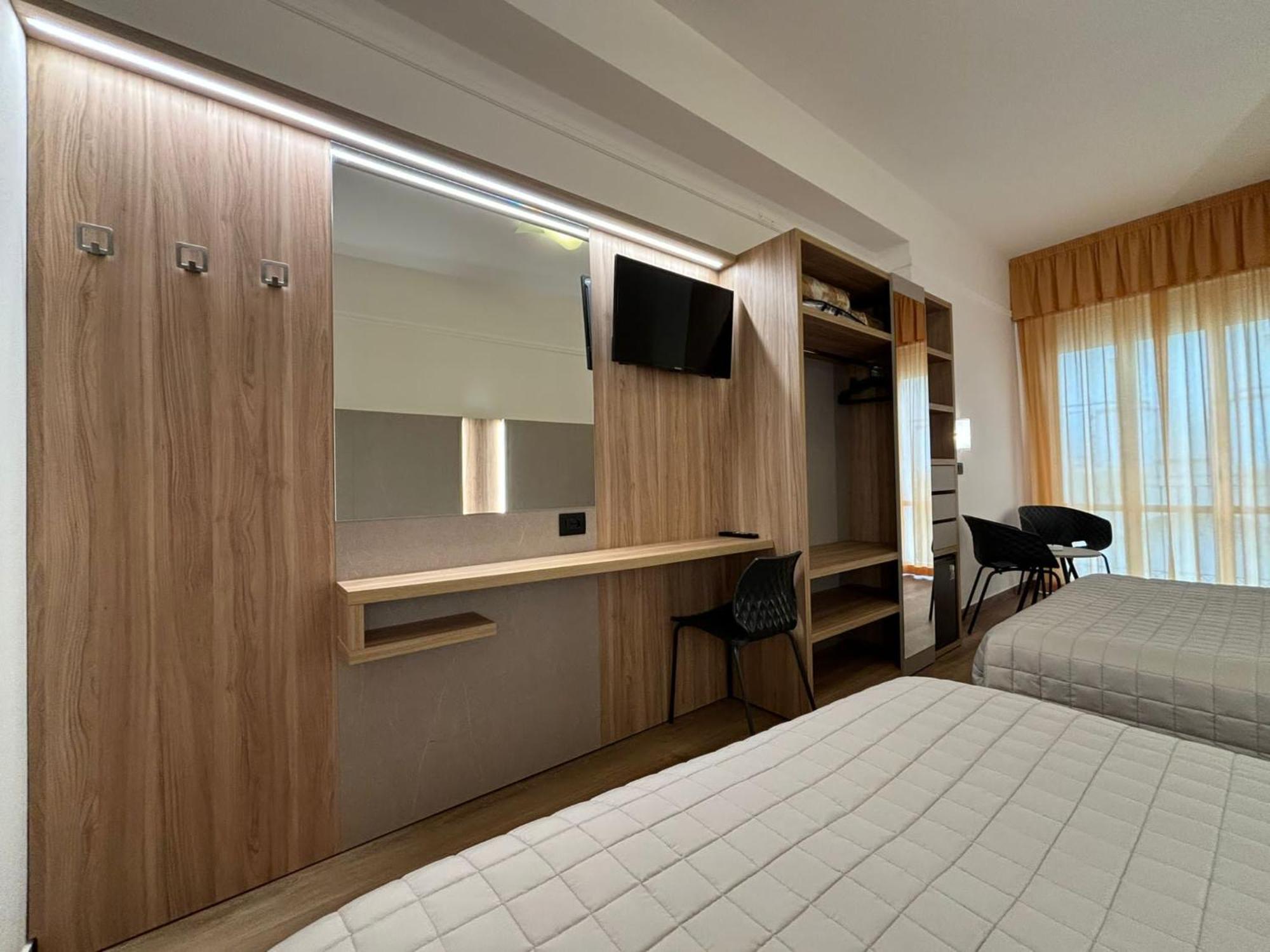 Hotel Cobalto Римини Екстериор снимка