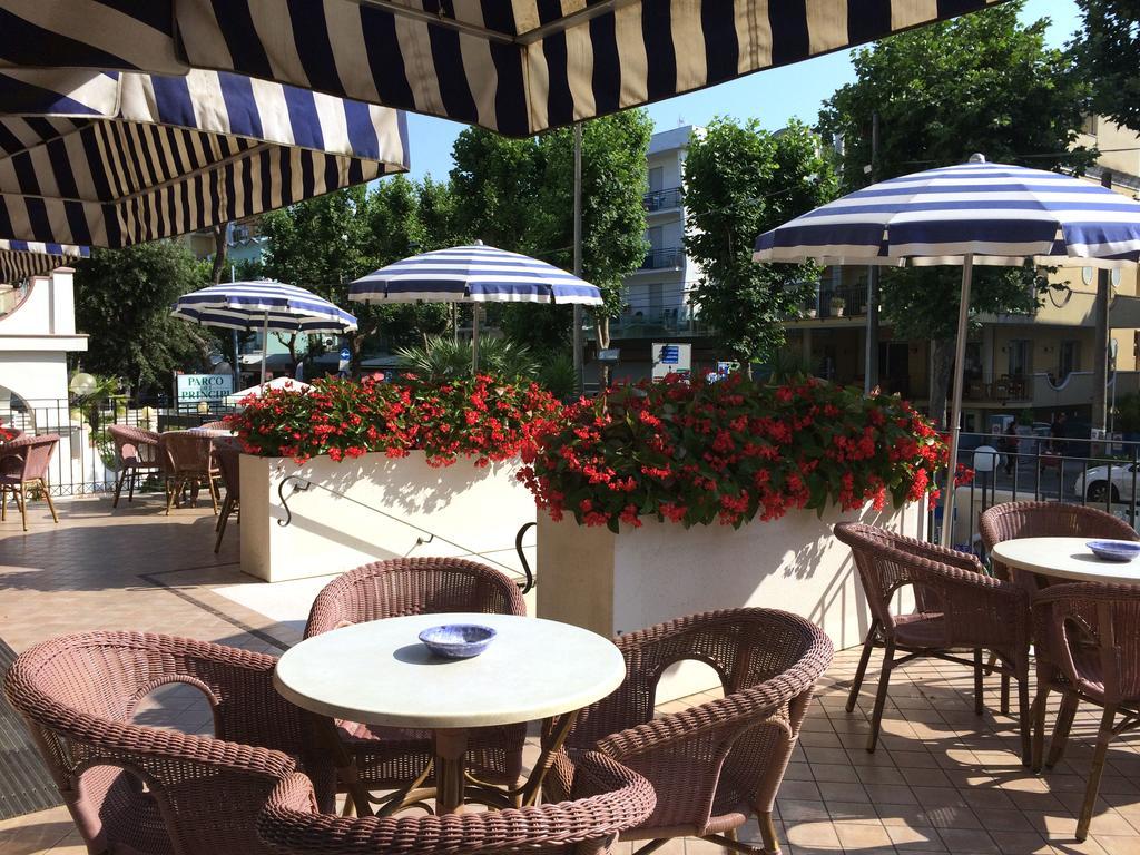 Hotel Cobalto Римини Екстериор снимка