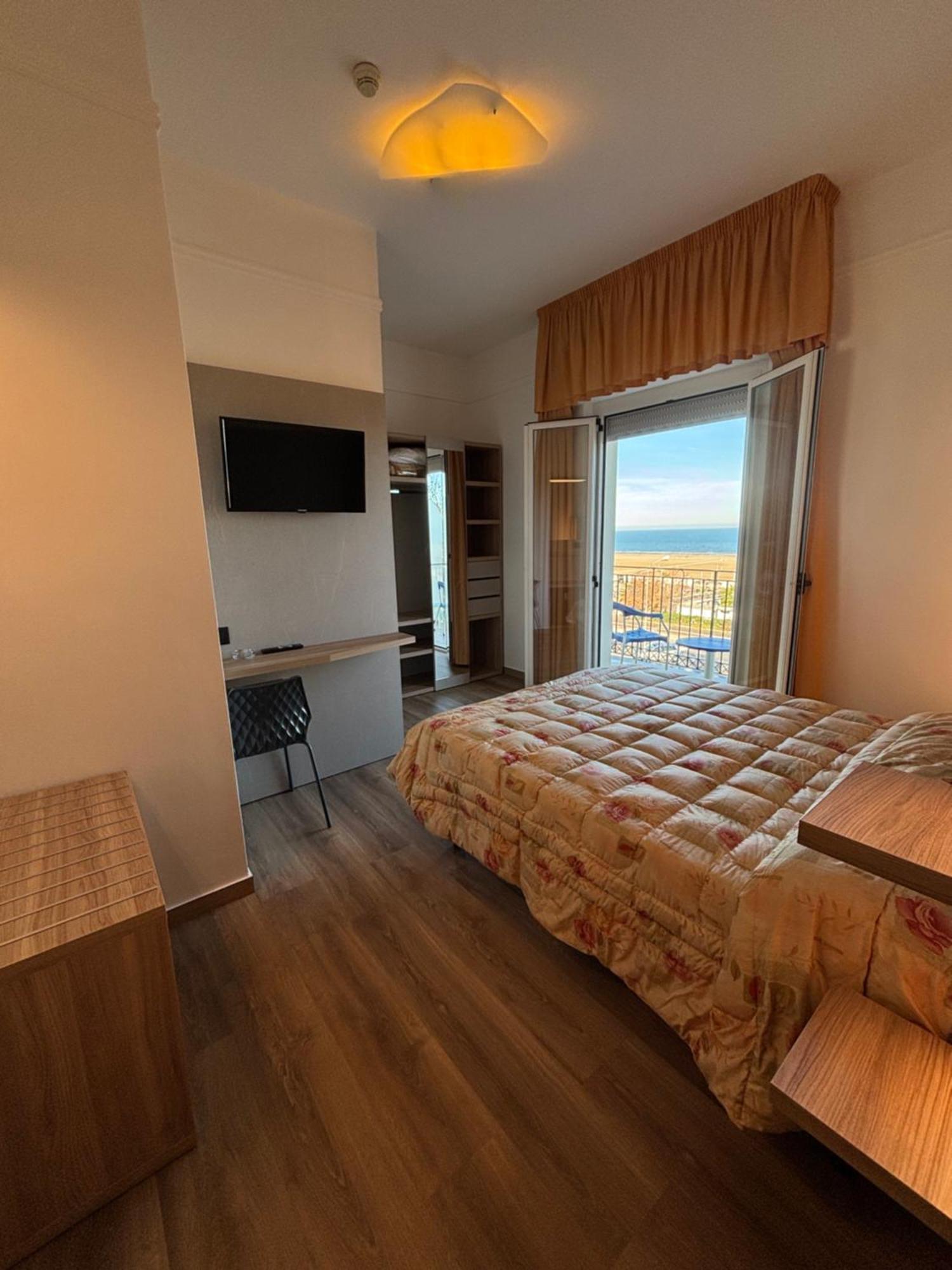Hotel Cobalto Римини Екстериор снимка