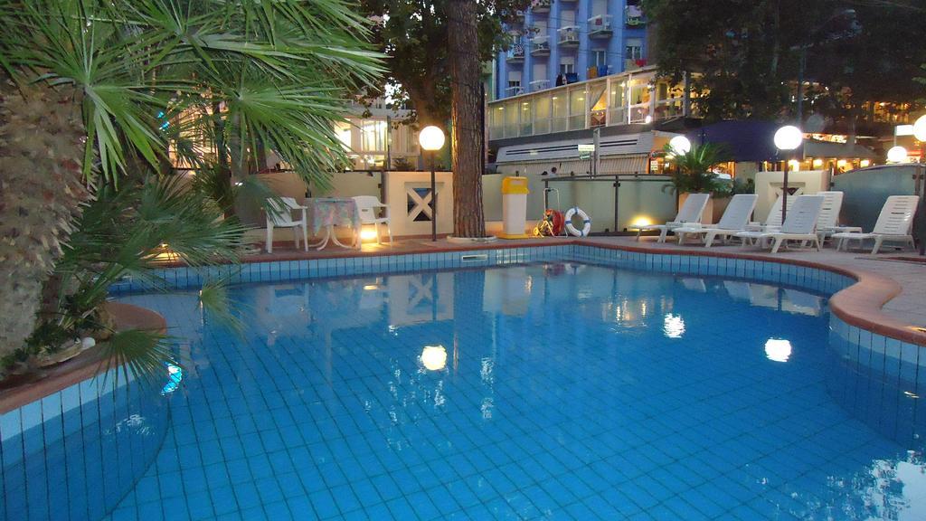 Hotel Cobalto Римини Екстериор снимка