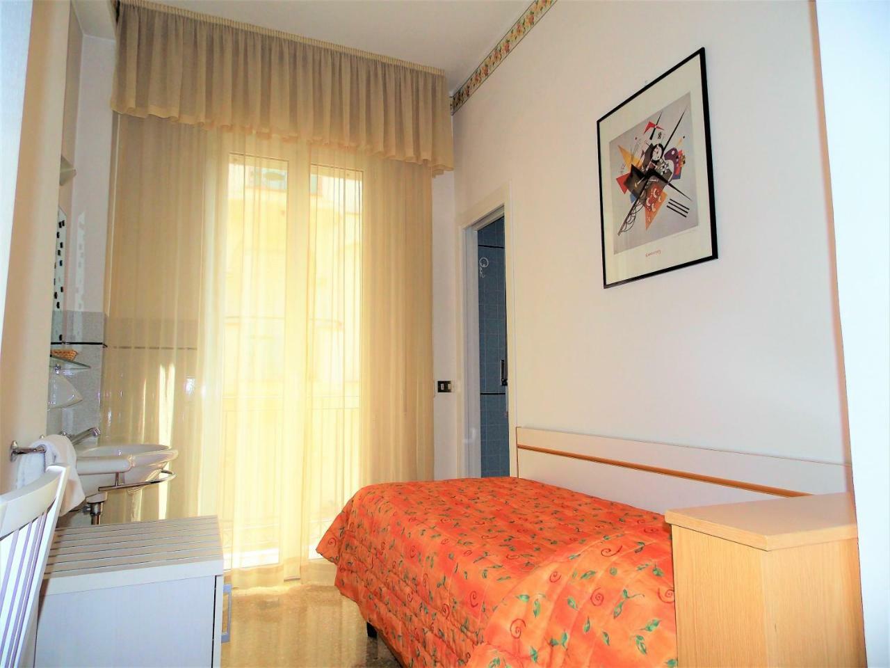 Hotel Cobalto Римини Екстериор снимка
