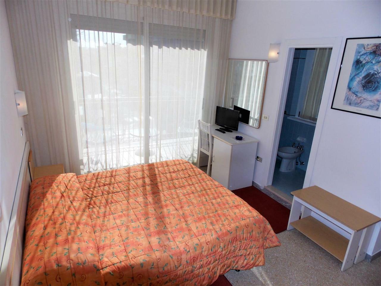 Hotel Cobalto Римини Екстериор снимка