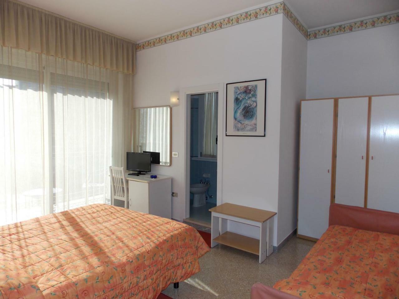 Hotel Cobalto Римини Екстериор снимка